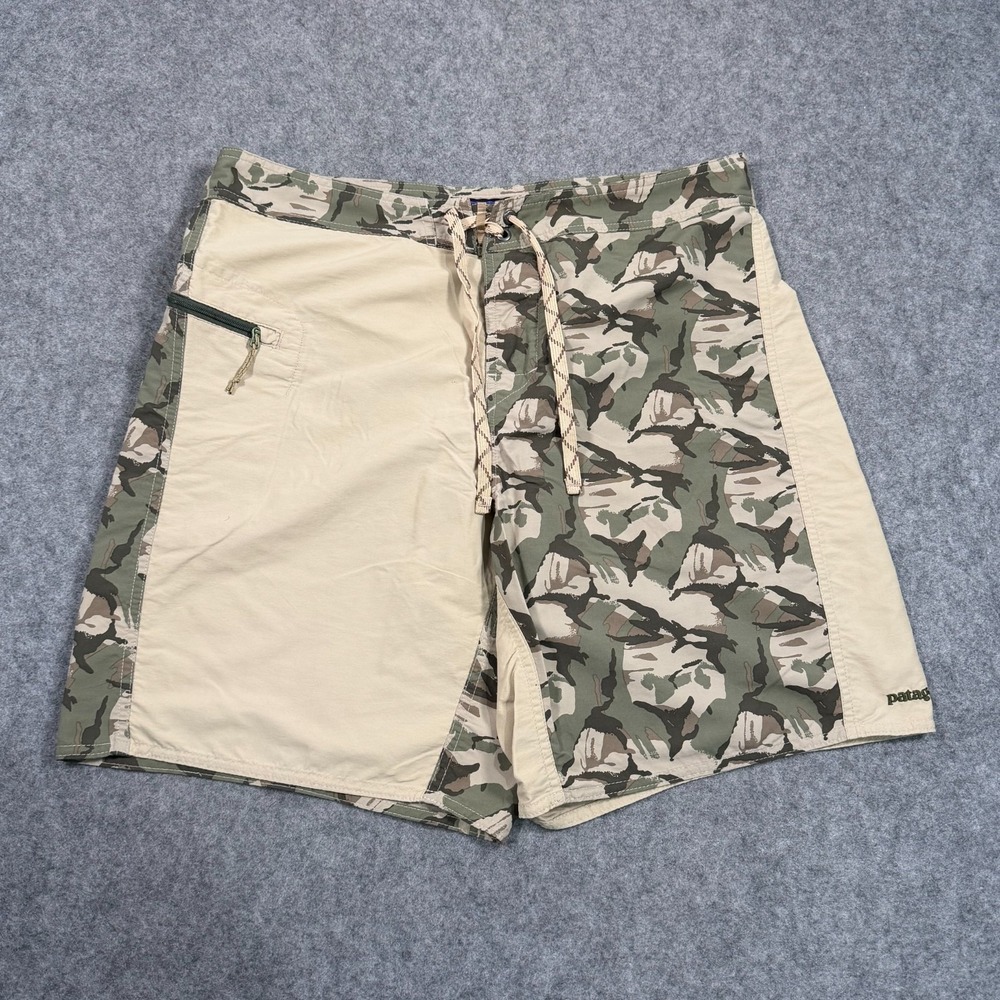 Patagonia Camouflage Minimalist Wavefarer Swim Board Shorts Men's Size 33
